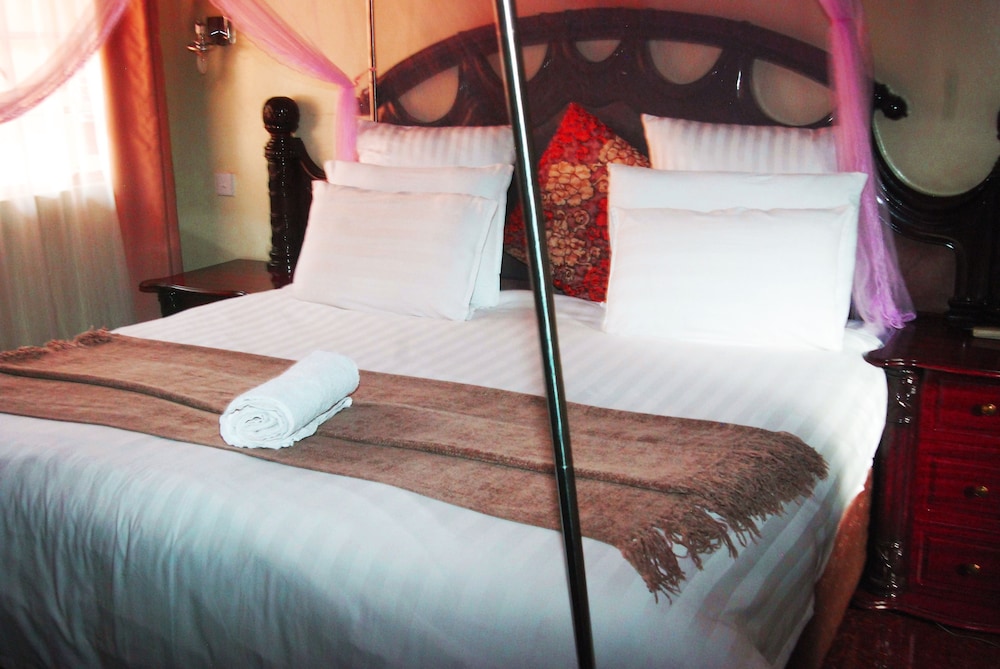 Economy Twin Room photo 3