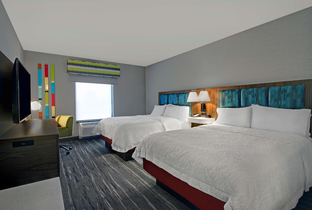 Two queen beds - Photo 1