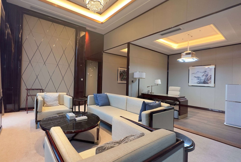 Deluxe Suite (Club) - Photo 4
