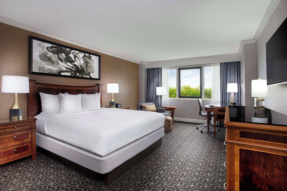 Executive Room, 1 King Bed, Bathtub - Photo 2