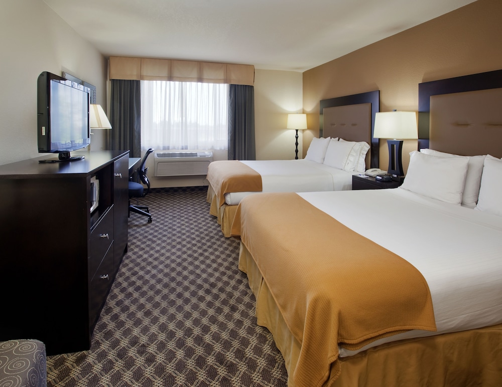 Suite, 2 Queen Beds, Accessible Bathtub (Mobility, Accessible Tub) photo 2