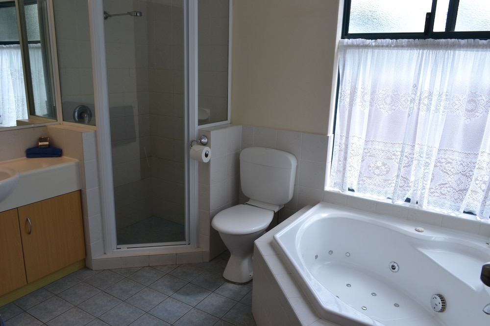 One-Bedroom Apartment with Spa Bath - Photo 13