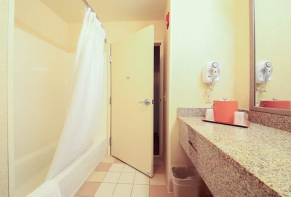 Room, 2 Queen Beds (Mobility Accessible, Tub) - Photo 1