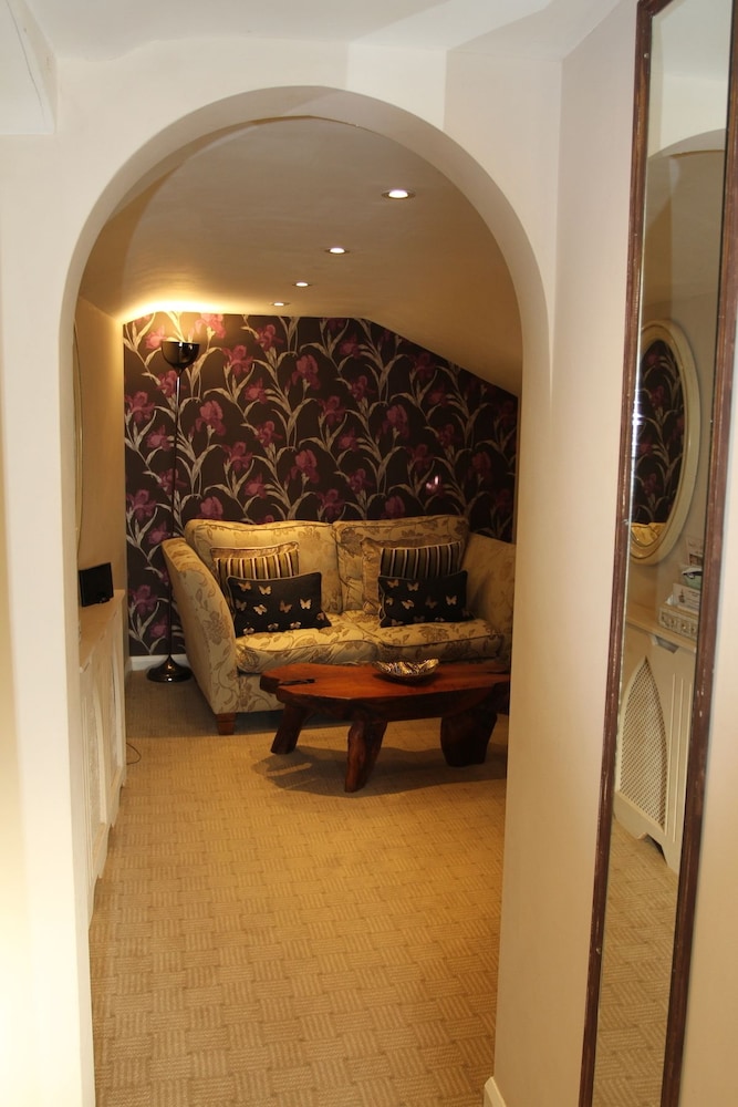 Suite (Iris) photo 3