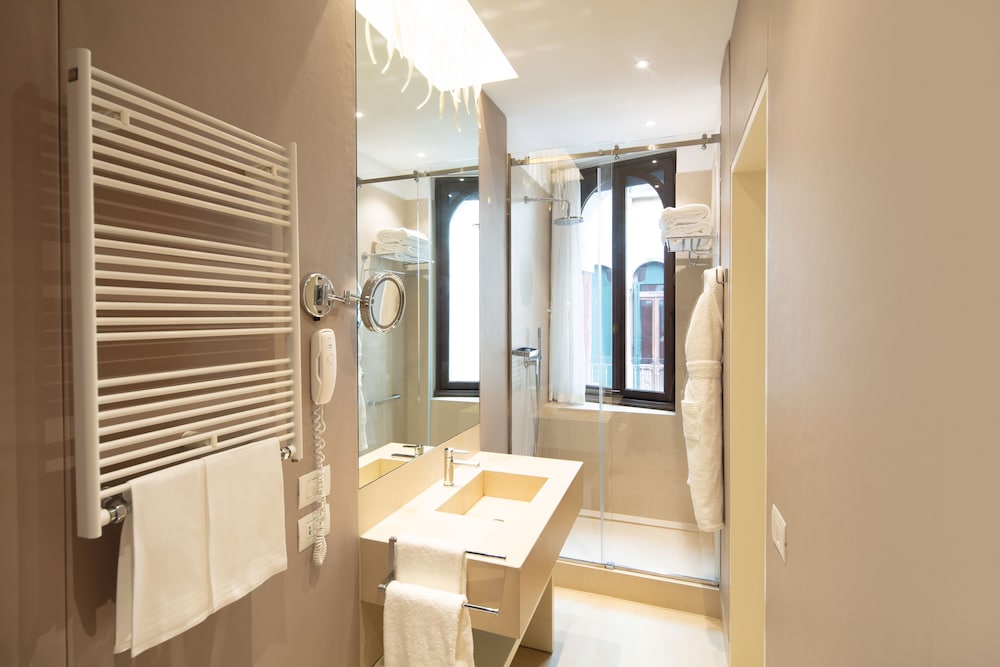 Superior Room, Canal View (Partial Canal View)