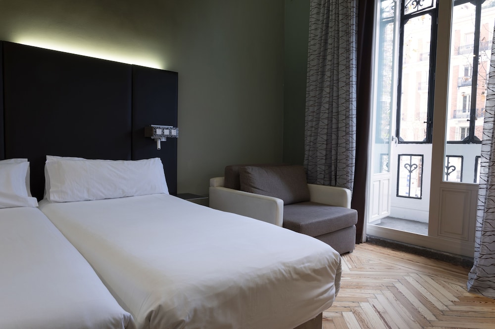 Double Room, City View thumbnail 5