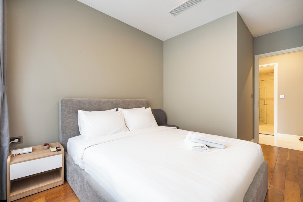 Superior Apartment, 3 Bedrooms, Balcony, City View photo 2