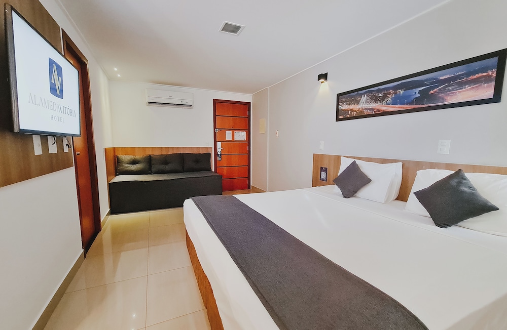 Deluxe Triple Room thumbnail 5
