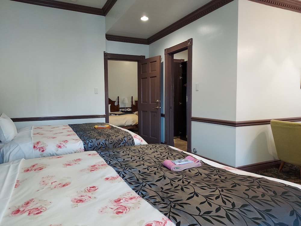 Fourth Room, Non Smoking (Adults [13 years and older] Only)