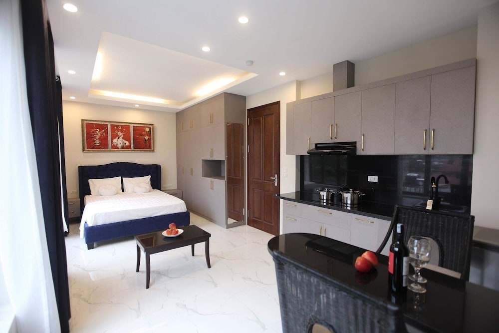 Suite, Lake View