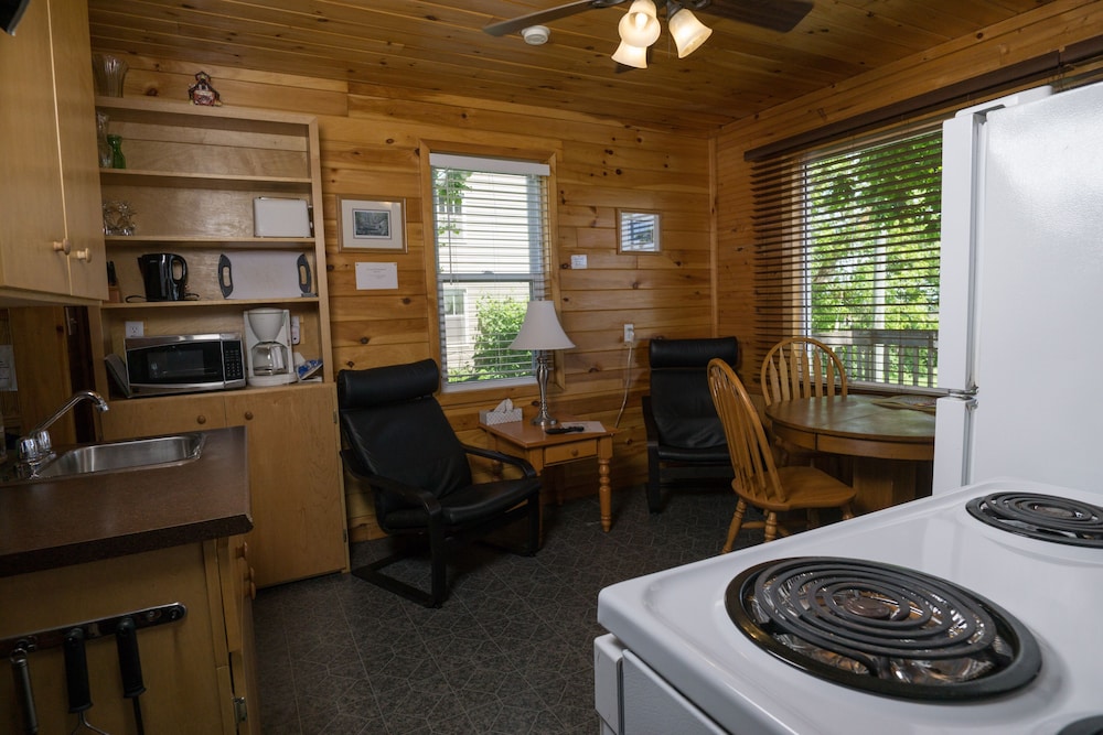 Standard Cottage, 2 Queen Beds (#1)