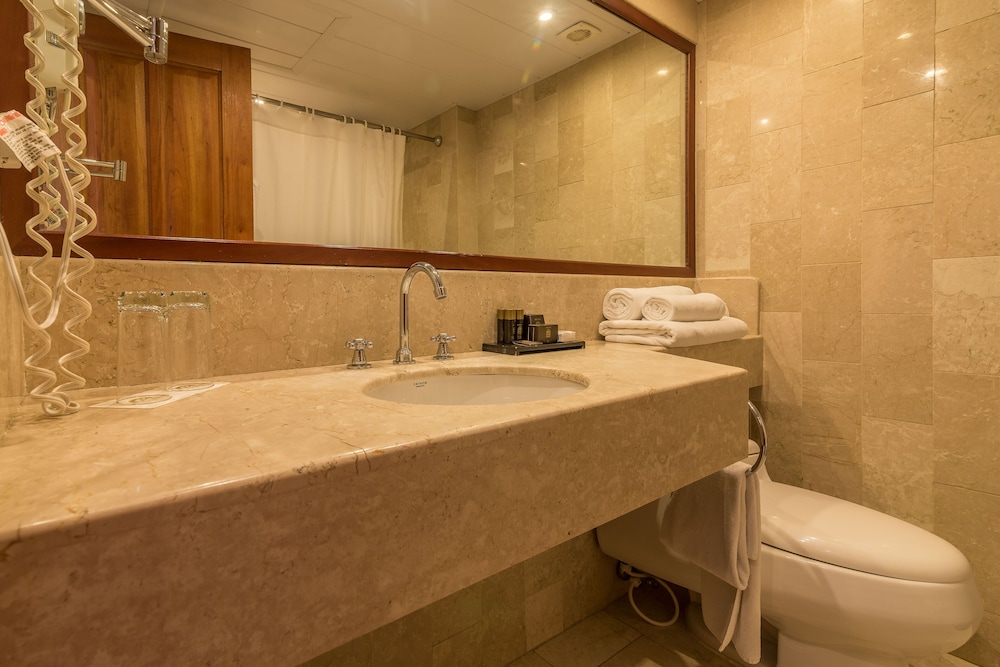 Studio Suite, 1 King Bed, Non Smoking - Photo 2