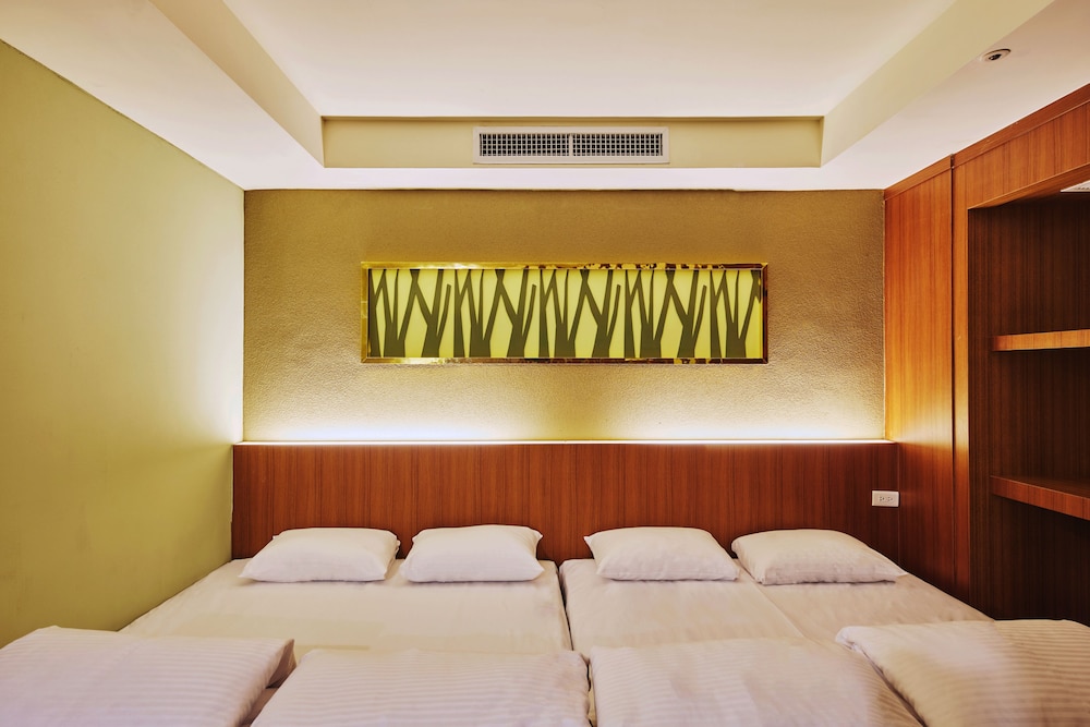 Attic Room (Street View) photo 3