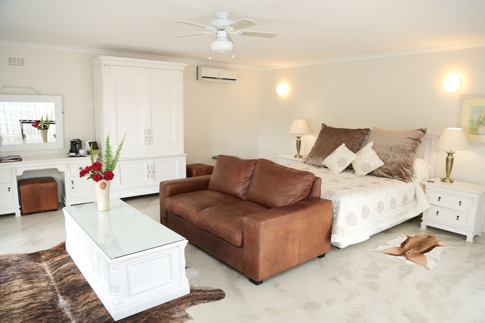Double Room (King Sized Bed) photo 3