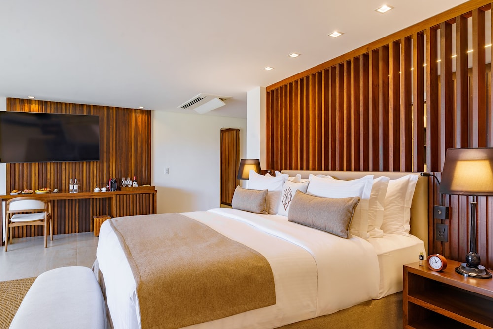 Luxury Room, Bathtub, Golf View - Photo 2