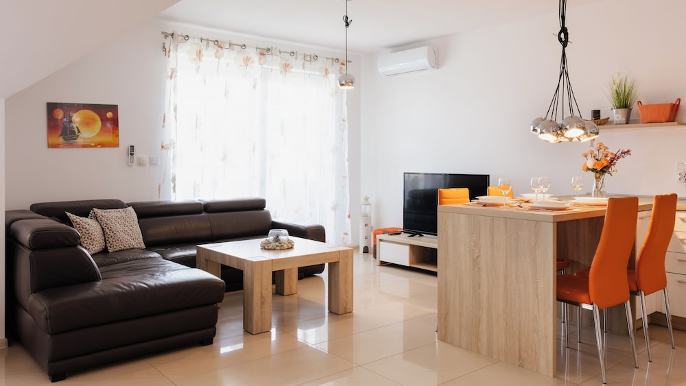 Apartment (19A/14) photo 1