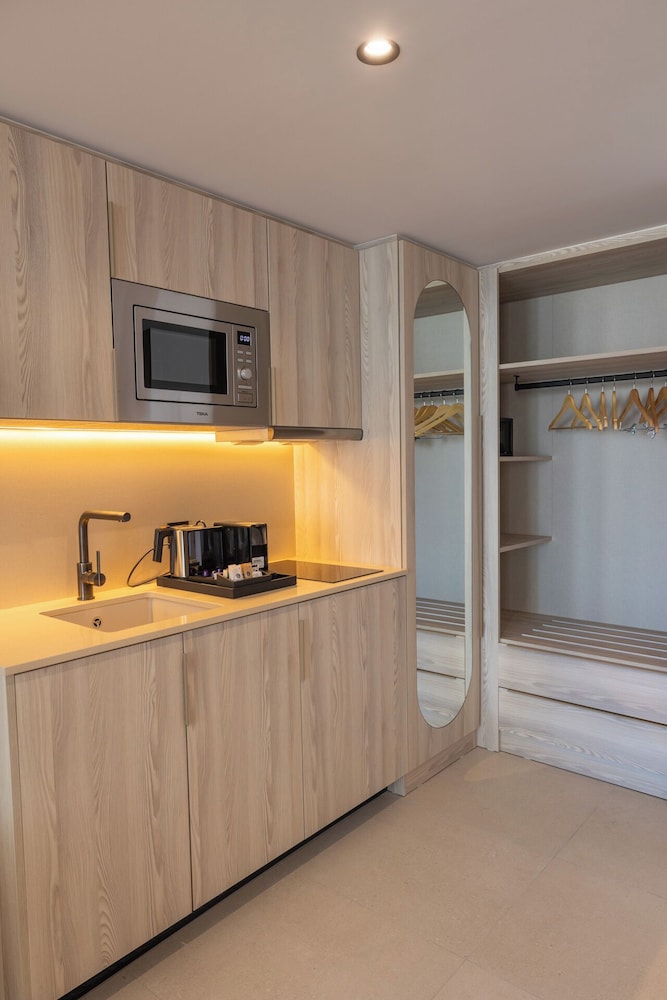 Deluxe Double Room, Kitchenette, City View photo 3
