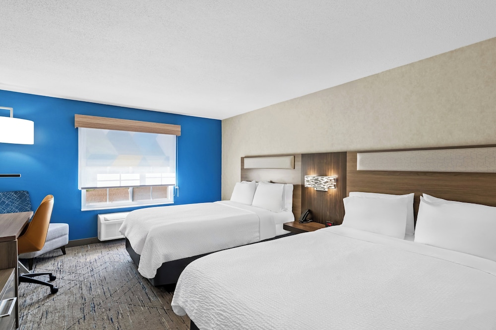 Standard Room, 2 Queen Beds - Photo 2