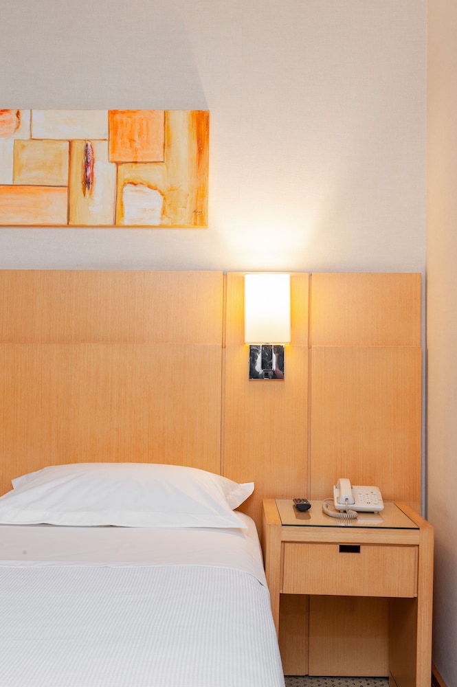 Deluxe Room - Photo 6
