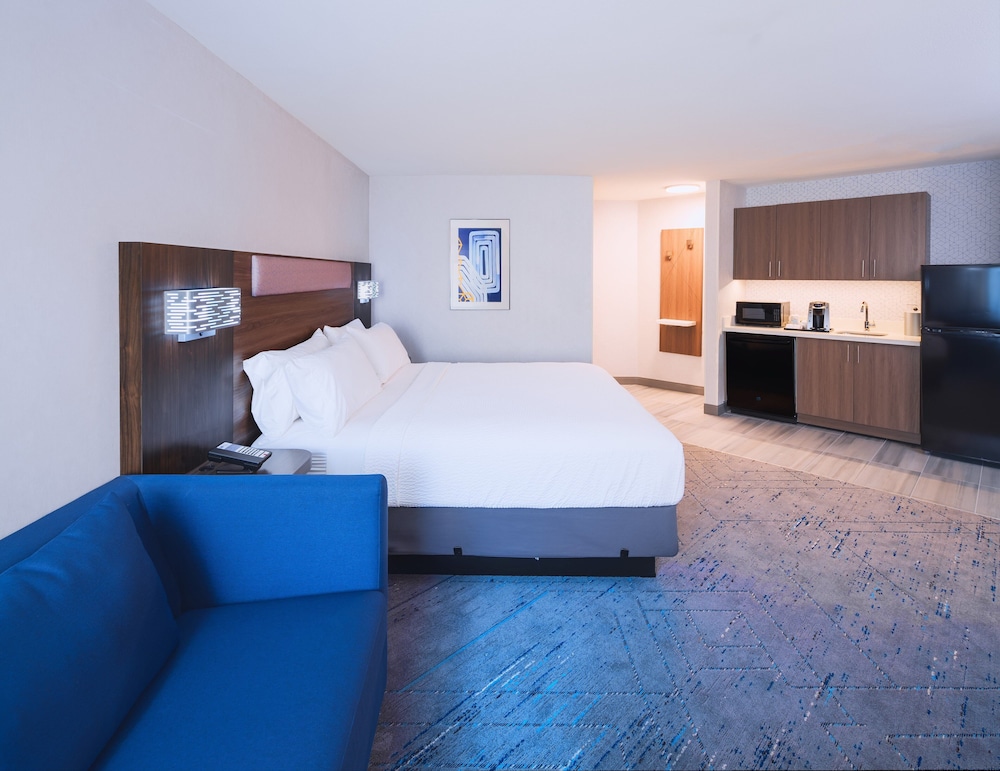 Suite, 1 King Bed with Sofa bed, Kitchenette - Photo 2
