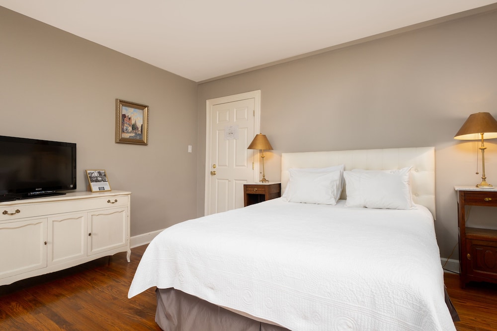 Superior Room, 1 Queen Bed, Lake View (River Room) photo 3