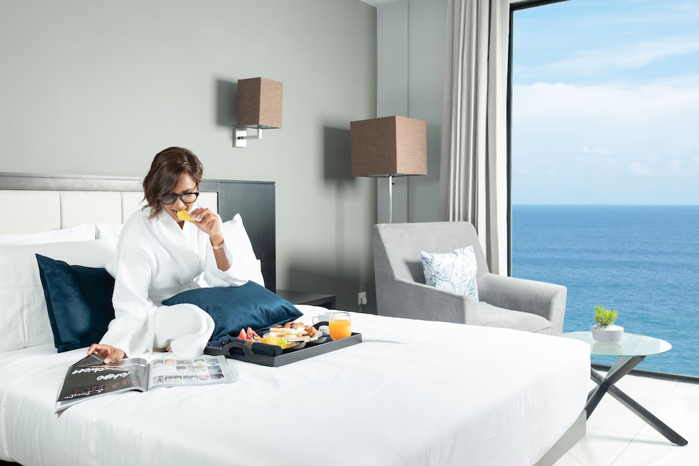 Premier Two Bedroom Suite Sea Front - Photo 11