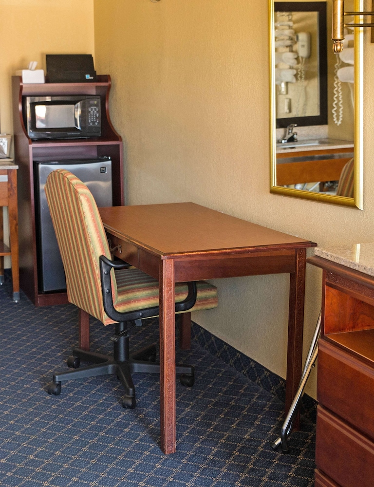 Room, 2 Double Beds, Non Smoking - Photo 11