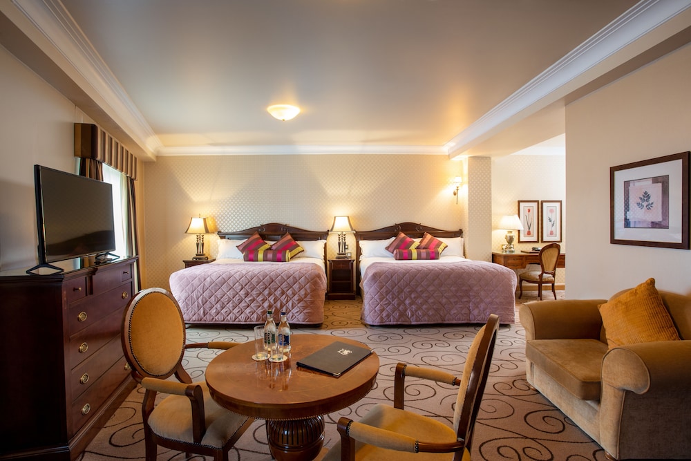 Junior Suite, 1 Queen Bed, Non Smoking, Ensuite photo 1
