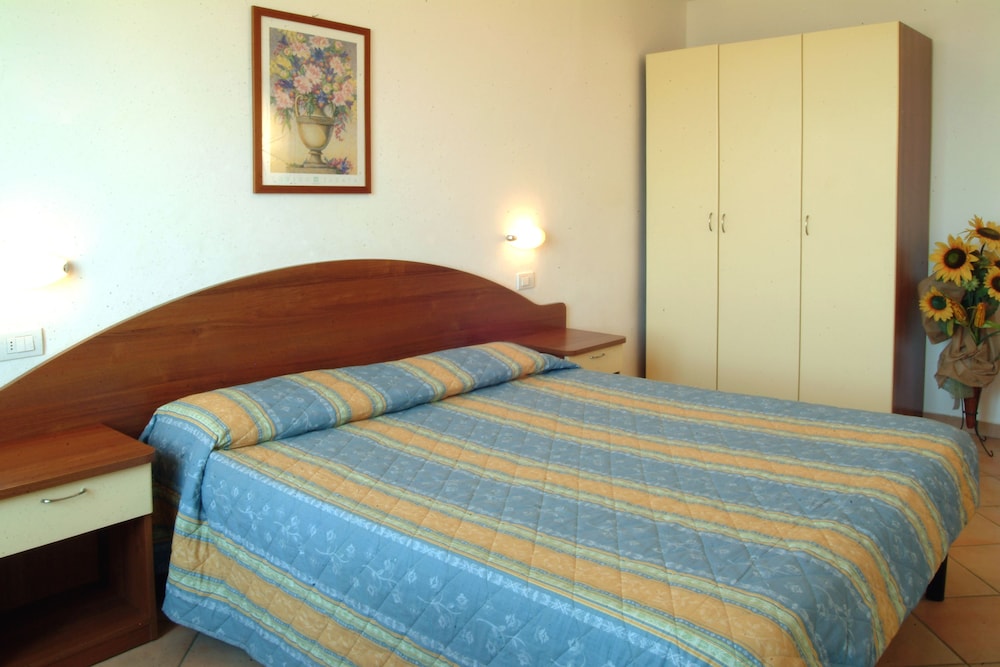 One Bedroom Apartment for Five Adults