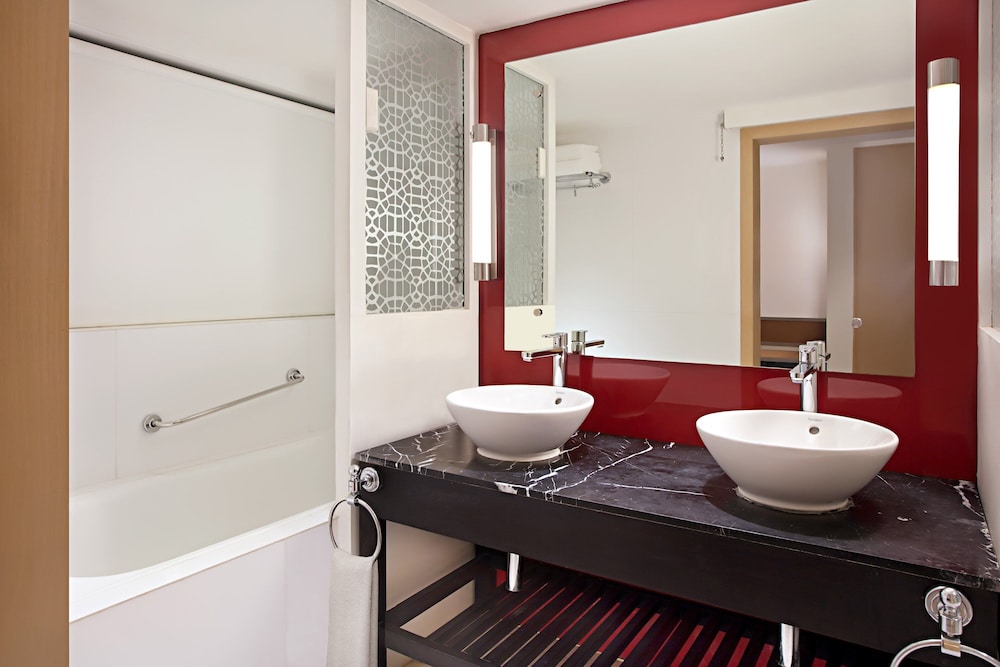 Club Suite, 1 Bedroom - Photo 5