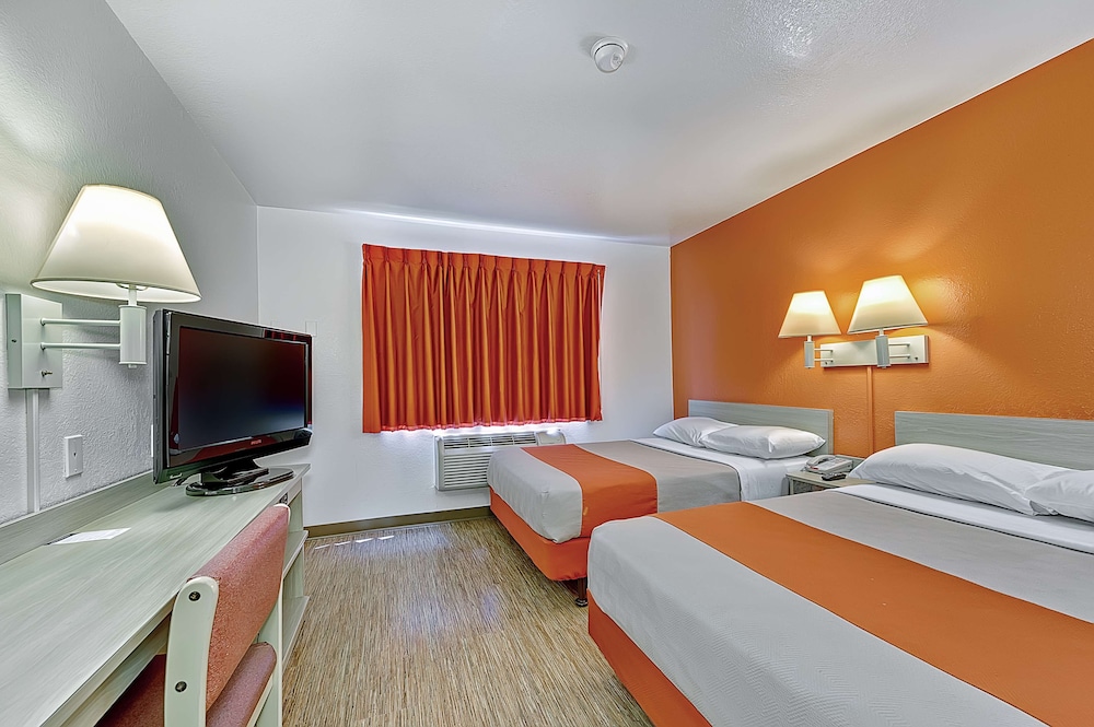Deluxe Room, 2 Double Beds, Non Smoking, Refrigerator