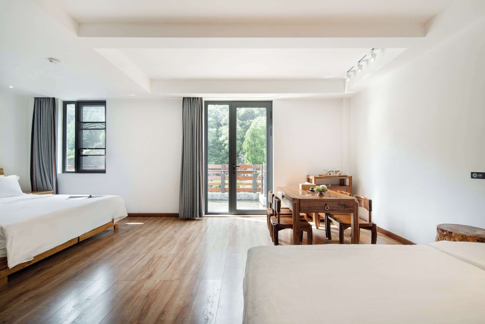 Deluxe Triple Room, Patio, Mountain View