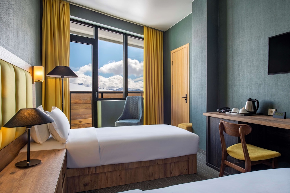 Standard Room, 2 Twin Beds, Balcony, Mountain View - Photo 1