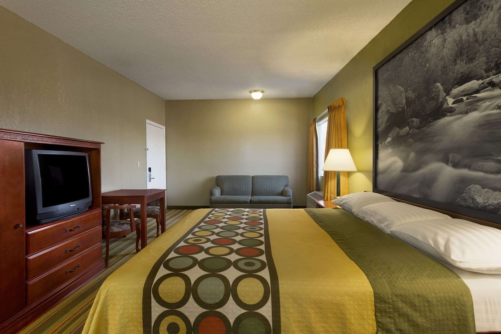 Business Studio Suite, 1 King Bed, Non Smoking photo 1