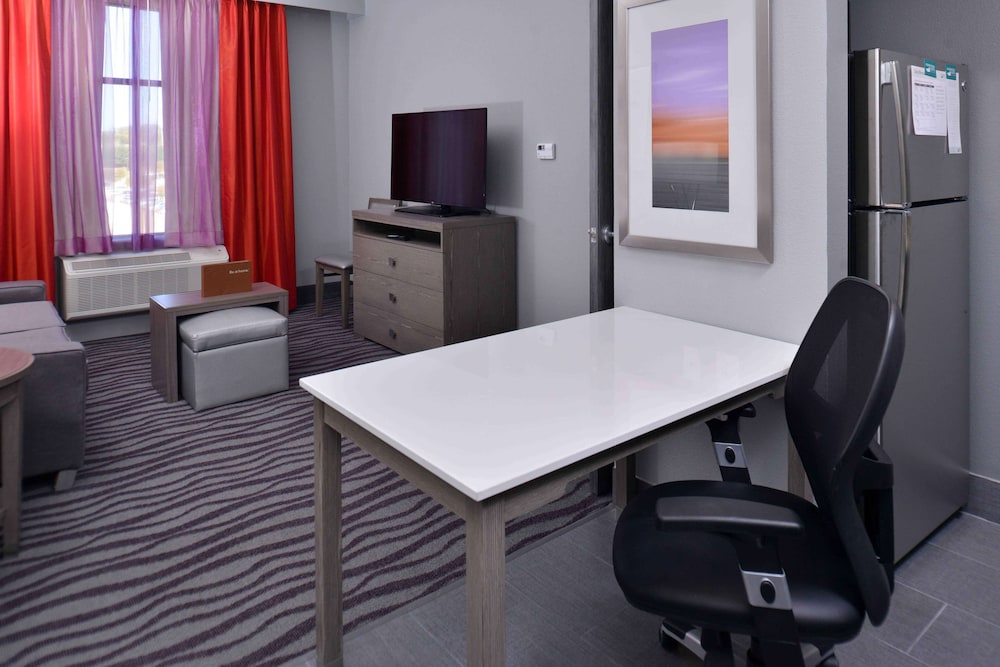 Suite, 2 Queen Beds, Accessible, Non Smoking (Hearing) photo 3