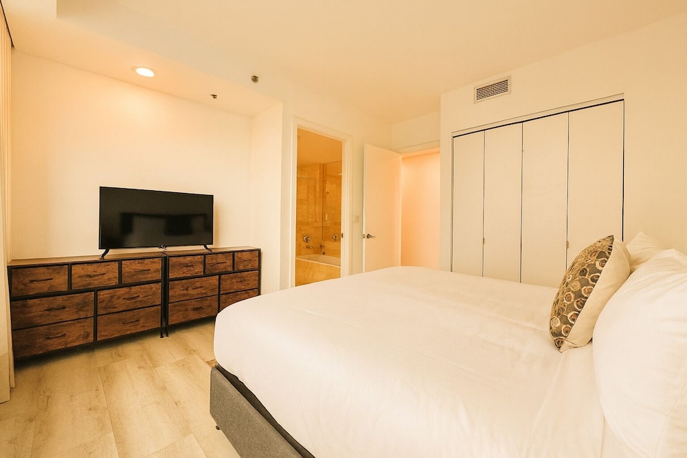 Presidential Condo, 2 Bedrooms, Balcony, Ocean View photo 2