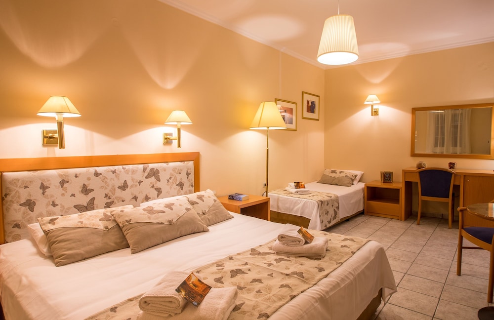 Superior Triple Room photo 3