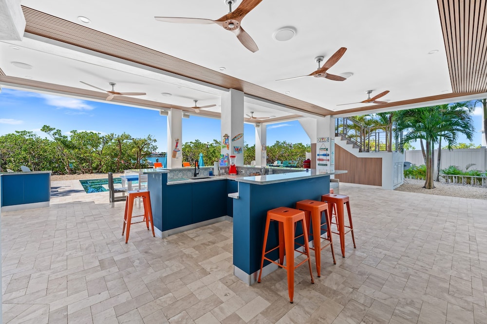 Luxury Seaside Escape ~ Heated Pool w Jacuzzi ~ Elevator ~ Dock ~ Scenic Views, Billede 63