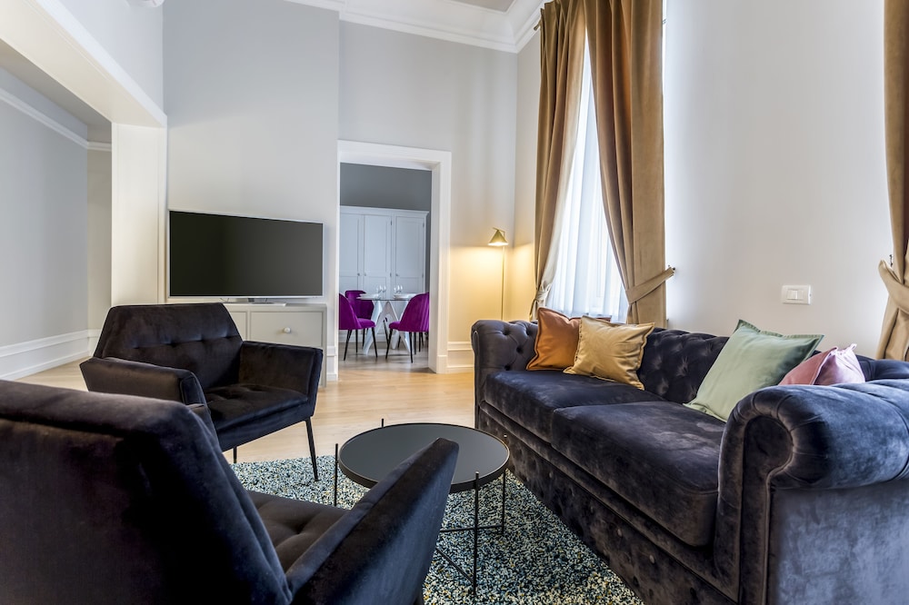 Suite - Photo 10