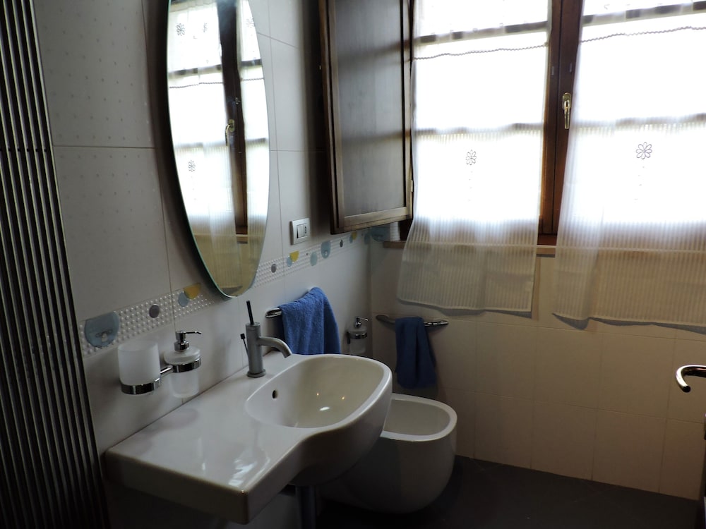 Comfort Double or Twin Room, Shared Bathroom photo 3