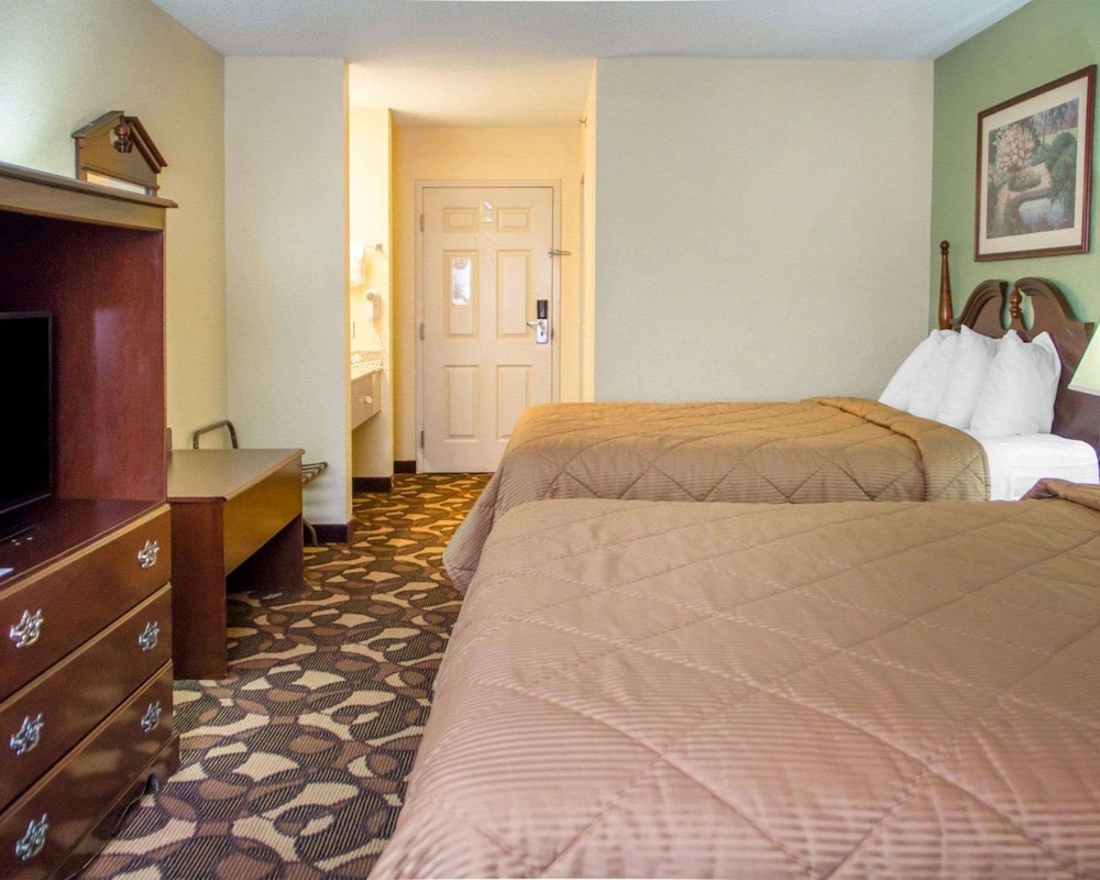 Standard Room, 2 Queen Beds, Non Smoking - Photo 6
