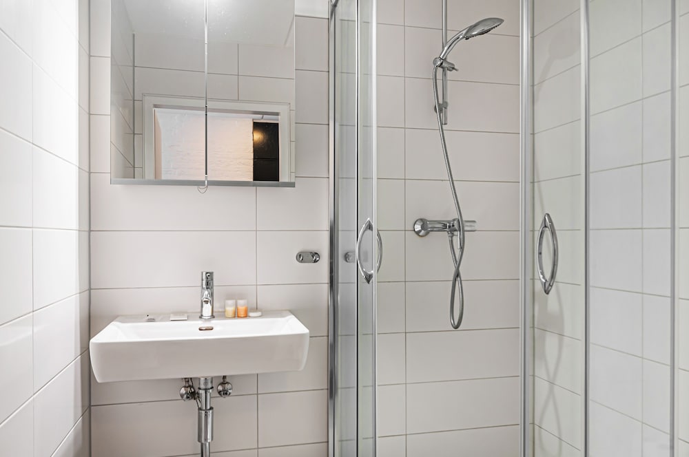 Comfort Quadruple Room, 2 Bedrooms, Balcony, Marina View photo 2