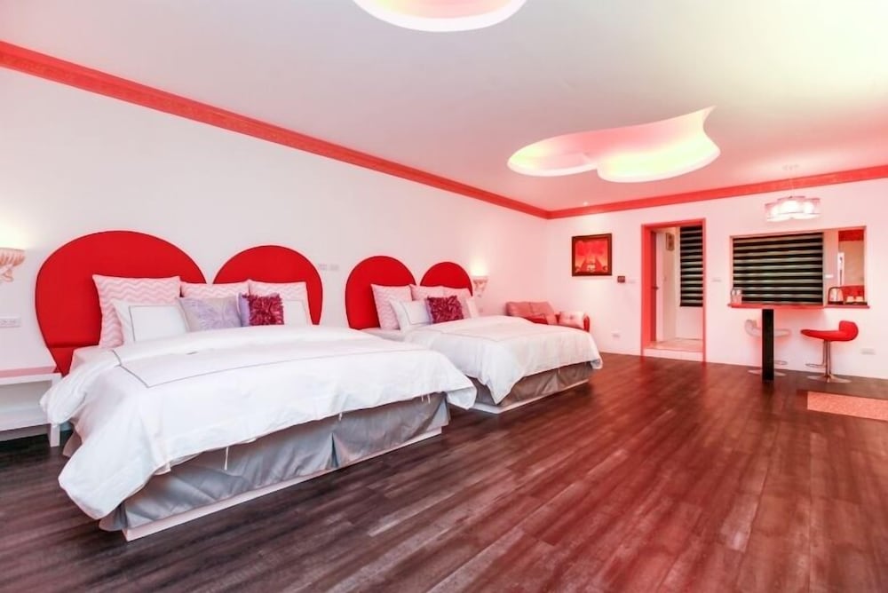 Standard Quadruple Room (Pink)