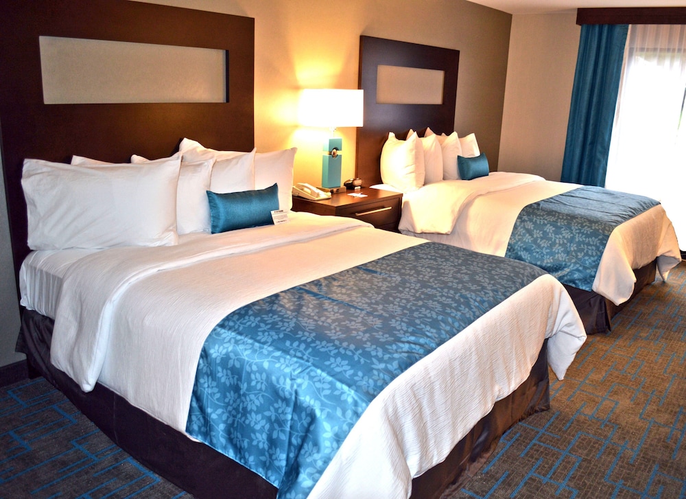 Suite, 2 Queen Beds, Kitchen - Photo 6