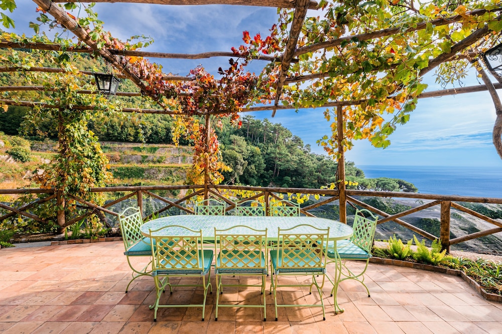 Villa photo 3