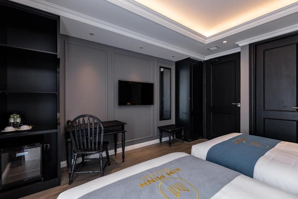 Basic Double or Twin Room - Photo 2