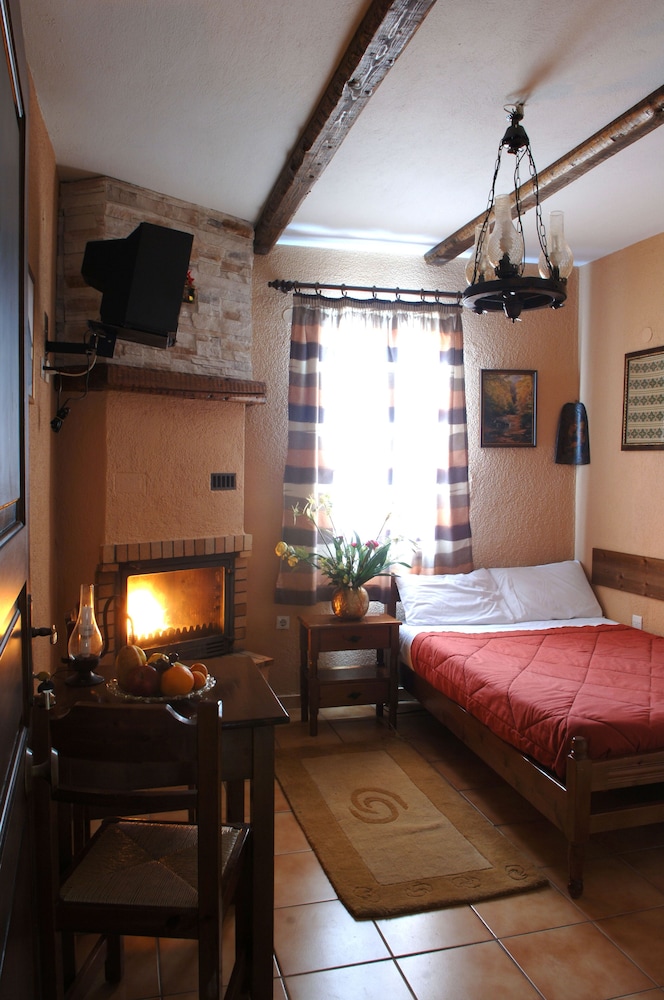 Classic Double Room, Fireplace photo 1