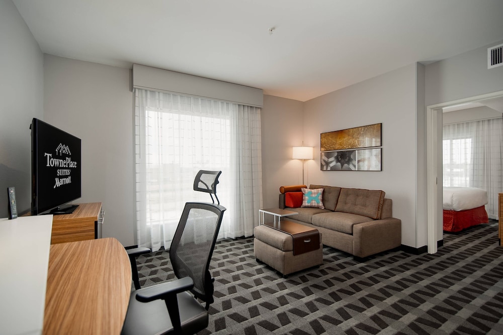 Suite, 1 Queen Bed with Sofa bed (Mobility/Hearing Access, Roll-in Shwr) photo 1