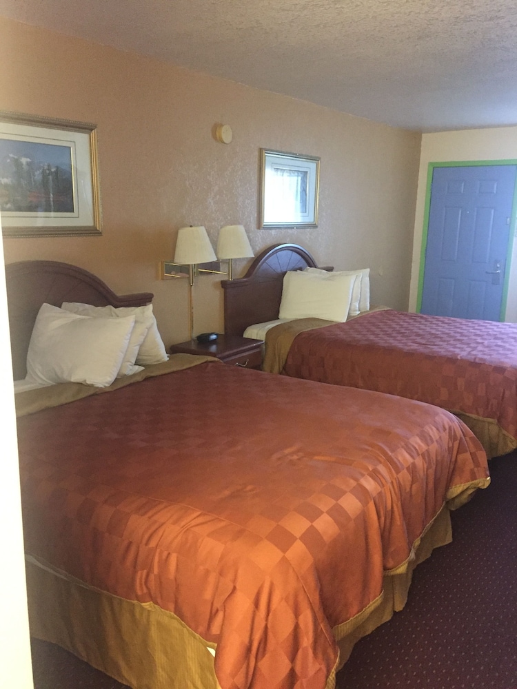 Standard Room, 2 Queen Beds, Smoking photo 2
