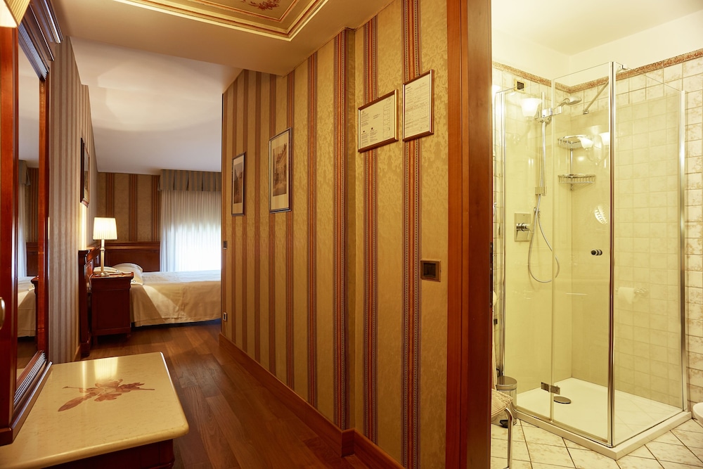 Classic Double Room Single Use photo 3